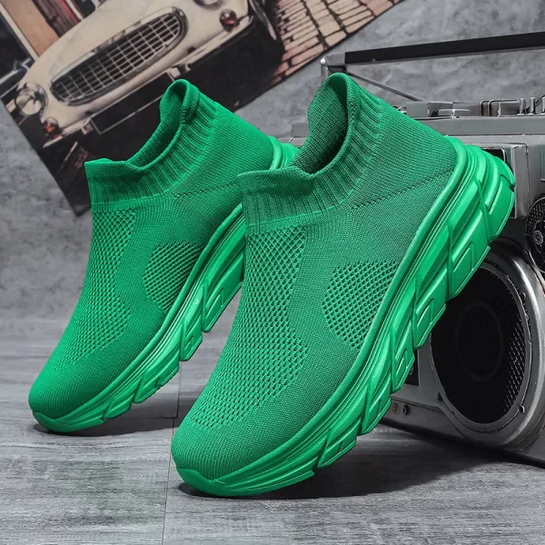 Fashion Trendy Green Men's Runing Shoes Breathable Socks Sneakers Men Slip-on Shoes Lightweight Sport Training Men Walking Shoes 1